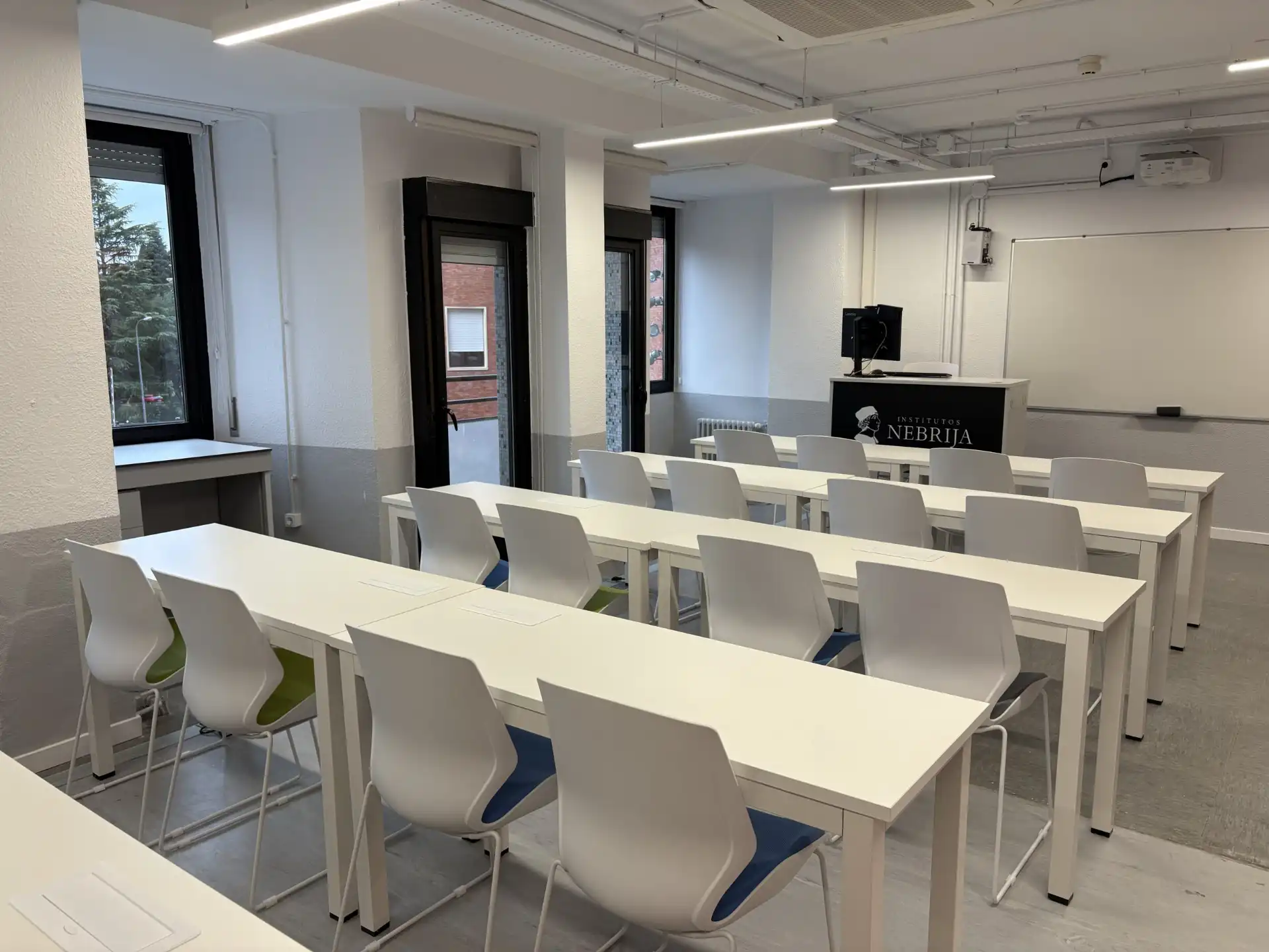 Aulas tecnológicamente equipadas